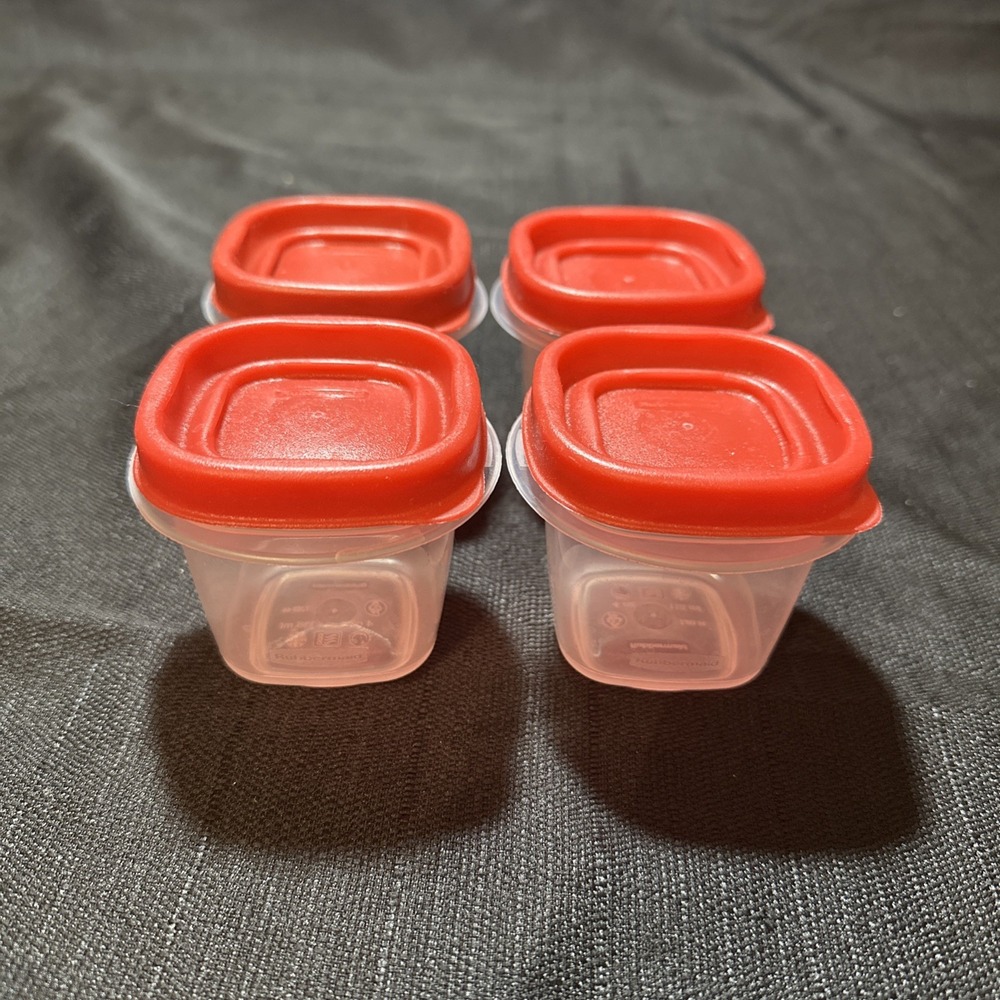 4 Rubbermaid Easy Find/Small Servin Saver 4 Ounce Food Containers Red Lids 7J53